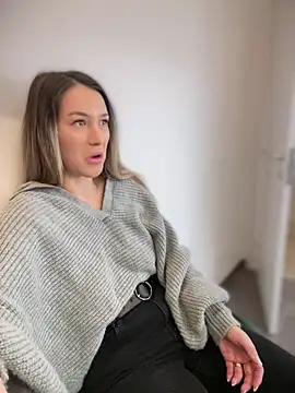 HotXMom online show from 10, 2, 2025