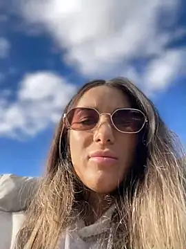 HotXMom online show from 19, 10, 2025