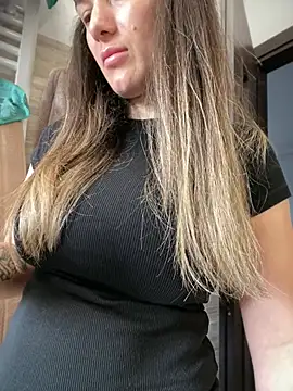 HotXMom online show from 23, 4, 2026