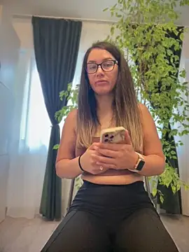 Snapshot of HotXMom chatting on 1, 6, 2026 HotXMom online show from 1, 6, 2026