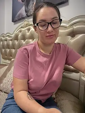 Snapshot of HotXMom chatting on 4, 6, 2026 HotXMom online show from 4, 6, 2026