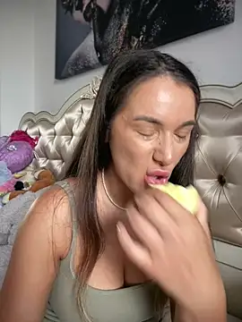 HotXMom online show from 3, 7, 2026
