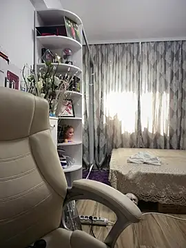 HotXMom online show from 10, 7, 2026