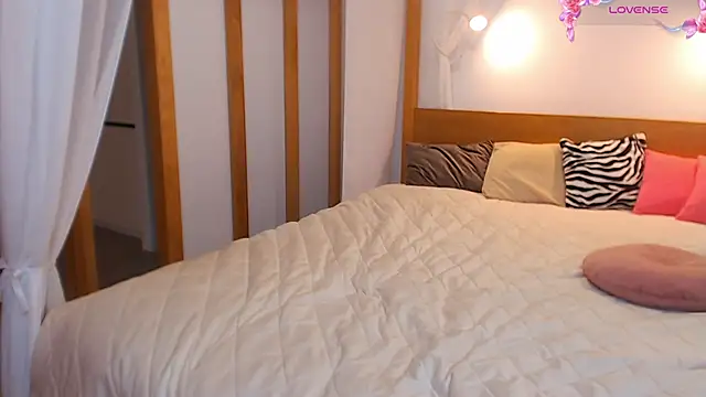 Snapshot of Magic_Eyes__ chatting on 7, 10, 2025 Magic Eyes online show from 7, 10, 2025