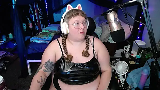 Snapshot of FatVeronica chatting on 26, 1, 2025 FatVeronica online show from 26, 1, 2025