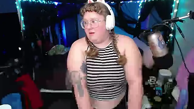 Snapshot of FatVeronica chatting on 4, 2, 2025 FatVeronica online show from 4, 2, 2025