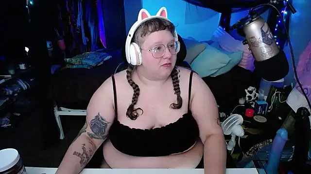 Snapshot of FatVeronica chatting on 7, 2, 2025 FatVeronica online show from 7, 2, 2025