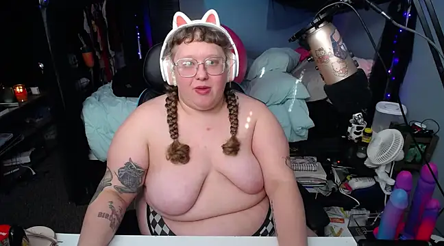 Snapshot of FatVeronica chatting on 2, 3, 2025 FatVeronica online show from 2, 3, 2025