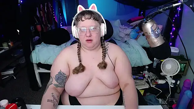 Snapshot of FatVeronica chatting on 6, 3, 2025 FatVeronica online show from 6, 3, 2025