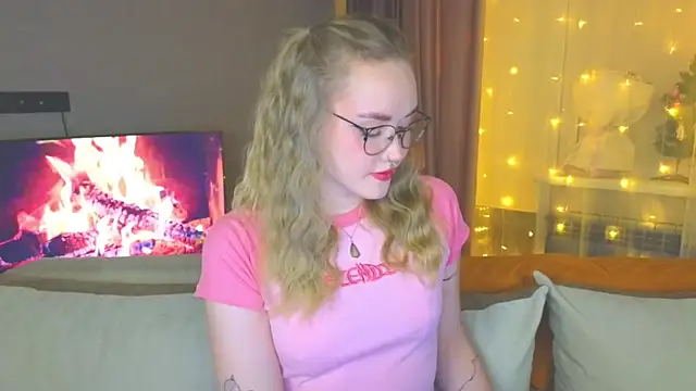 Snapshot of Aurora_Golden1 chatting on 24, 12, 2024 Aurora Golden1 online show from 24, 12, 2024