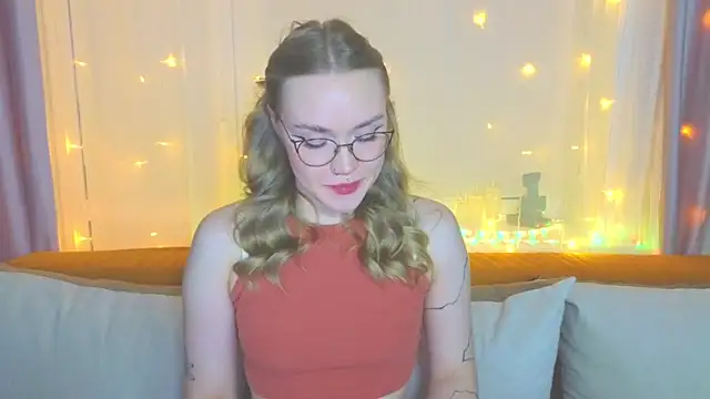 Snapshot of Aurora_Golden1 chatting on 2, 2, 2025 Aurora Golden1 online show from 2, 2, 2025