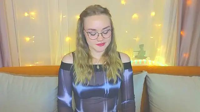 Snapshot of Aurora_Golden1 chatting on 12, 2, 2025 Aurora Golden1 online show from 12, 2, 2025