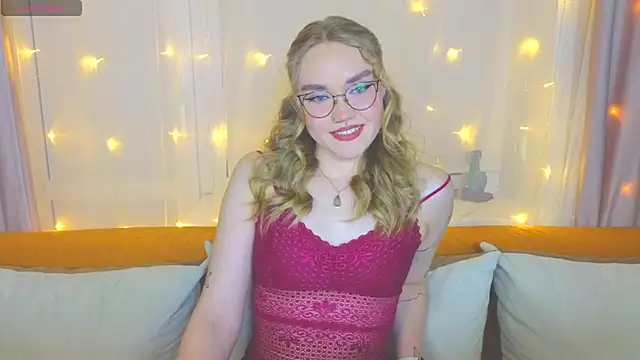 Snapshot of Aurora_Golden1 chatting on 4, 3, 2025 Aurora Golden1 online show from 4, 3, 2025