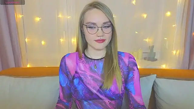 Snapshot of Aurora_Golden1 chatting on 6, 3, 2025 Aurora Golden1 online show from 6, 3, 2025