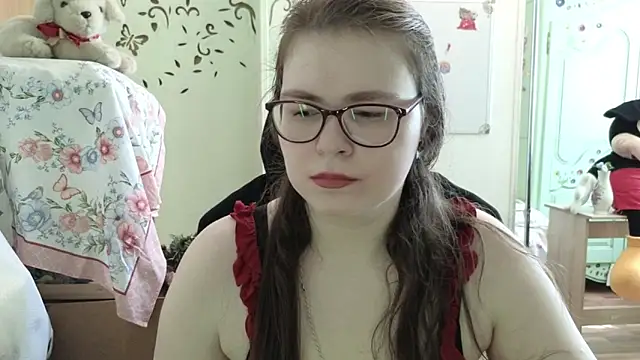 LucyZeph online show from 6, 8, 2026