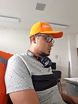 Snapshot of jhacks28 chatting on 13, 9, 2025 jhacks28 online show from 13, 9, 2025