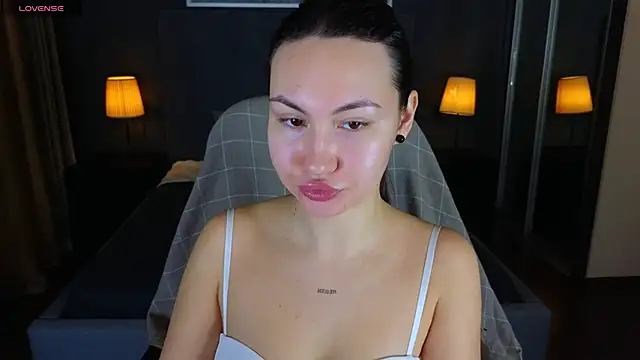 Snapshot of GIGI_BENNET chatting on 4, 1, 2025 GIGI BENNET online show from 4, 1, 2025