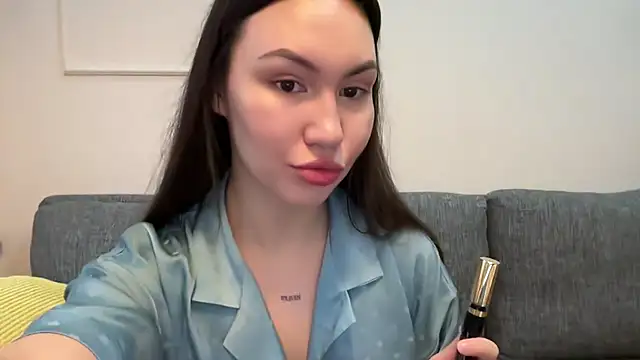 Snapshot of GIGI_BENNET chatting on 4, 3, 2025 GIGI BENNET online show from 4, 3, 2025