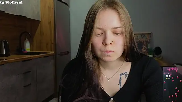 Snapshot of doll_lol_ chatting on 3, 3, 2025 doll lol online show from 3, 3, 2025