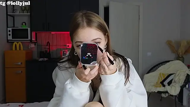 Snapshot of doll_lol_ chatting on 6, 10, 2025 doll lol online show from 6, 10, 2025