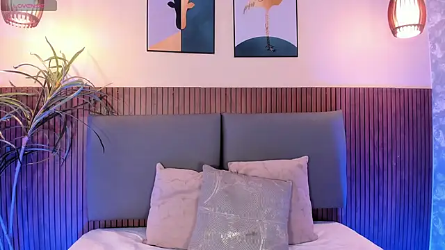 NicolleeEvanss online show from 19, 9, 2025