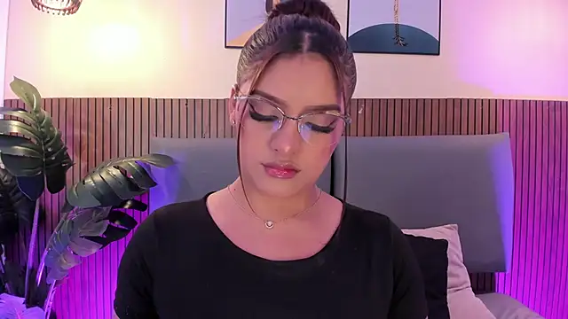 NicolleeEvanss online show from 27, 5, 2026