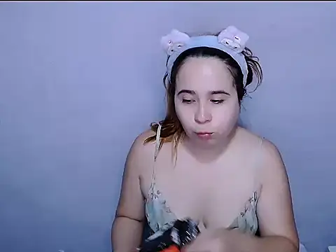 Snapshot of SubLayla01 chatting on 28, 11, 2025 SubLayla01 online show from 28, 11, 2025