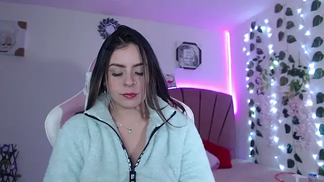 Snapshot of GabyVandriel chatting on 4, 12, 2024 GabyVandriel online show from 4, 12, 2024