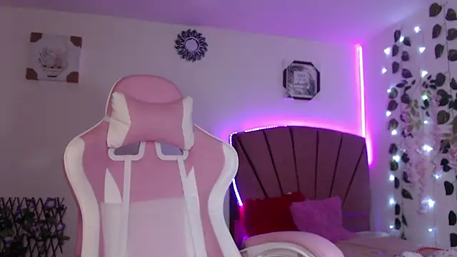 Snapshot of GabyVandriel chatting on 10, 12, 2024 GabyVandriel online show from 10, 12, 2024