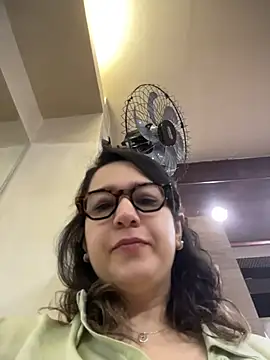 Snapshot of amooraaamoon chatting on 6, 7, 2026 amooraaamoon online show from 6, 7, 2026