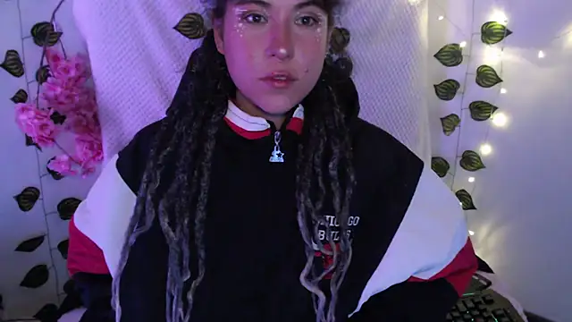 Snapshot of Hellen_dumont chatting on 8, 10, 2025 Hellen dumont online show from 8, 10, 2025