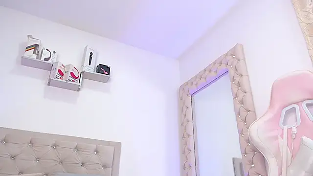 lorennahernandez01 online show from 10, 1, 2025