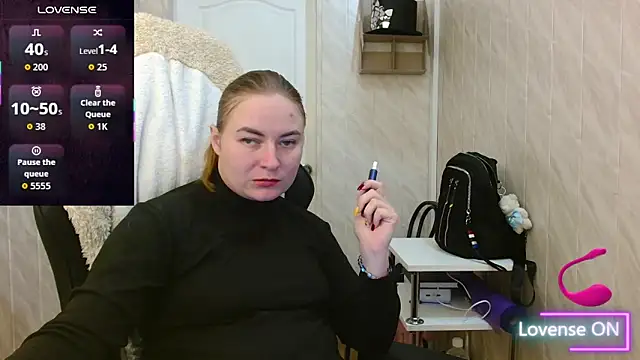 Snapshot of ElenaMaeer chatting on 12, 11, 2025 ElenaMaeer online show from 12, 11, 2025