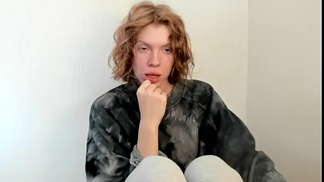 Snapshot of StellaDavis chatting on 2, 10, 2025 StellaDavis online show from 2, 10, 2025