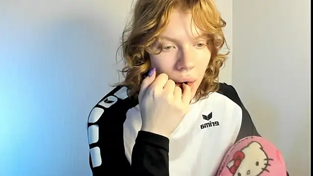 Snapshot of StellaDavis chatting on 14, 10, 2025 StellaDavis online show from 14, 10, 2025