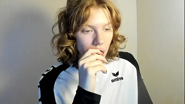 Snapshot of StellaDavis chatting on 5, 11, 2025 StellaDavis online show from 5, 11, 2025