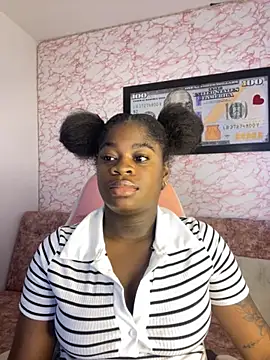 Snapshot of Tamara_Lubezkii chatting on 5, 10, 2025 Tamara Lubezkii online show from 5, 10, 2025