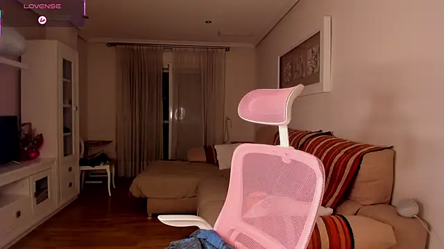 Snapshot of bella_apont chatting on 27, 10, 2025 bella apont online show from 27, 10, 2025