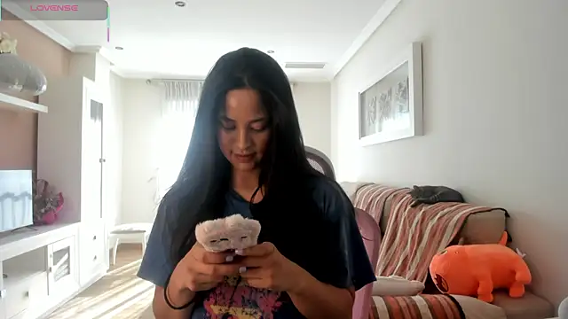 Snapshot of bella_apont chatting on 17, 11, 2025 bella apont online show from 17, 11, 2025