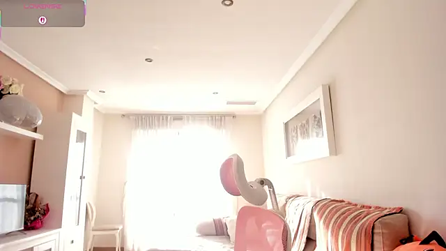 Snapshot of bella_apont chatting on 21, 11, 2025 bella apont online show from 21, 11, 2025