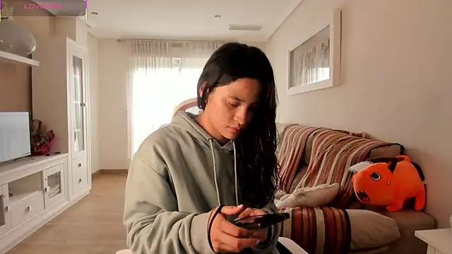 Snapshot of bella_apont chatting on 24, 11, 2025 bella apont online show from 24, 11, 2025