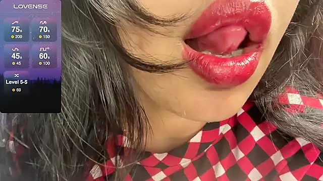 Snapshot of Spice-Summi chatting on 15, 12, 2024 Spice-Summi online show from 15, 12, 2024