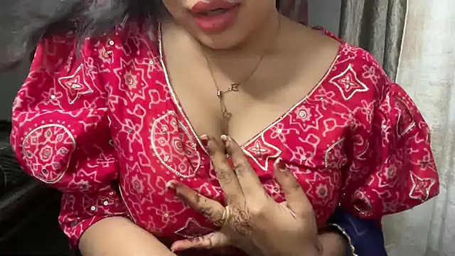 Snapshot of Spice-Summi chatting on 2, 3, 2025 Spice-Summi online show from 2, 3, 2025