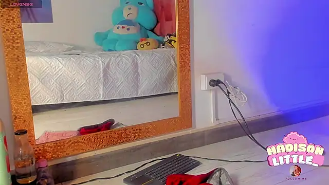 Snapshot of madison_little_ chatting on 19, 3, 2025 madison little  online show from 19, 3, 2025