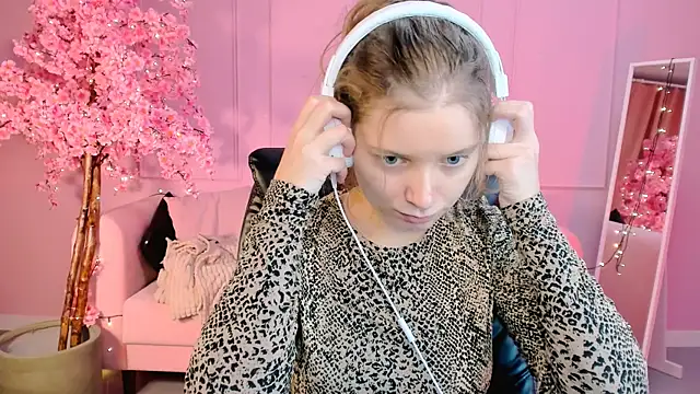 Snapshot of MayaSinabon chatting on 8, 1, 2025 MayaSinabon online show from 8, 1, 2025