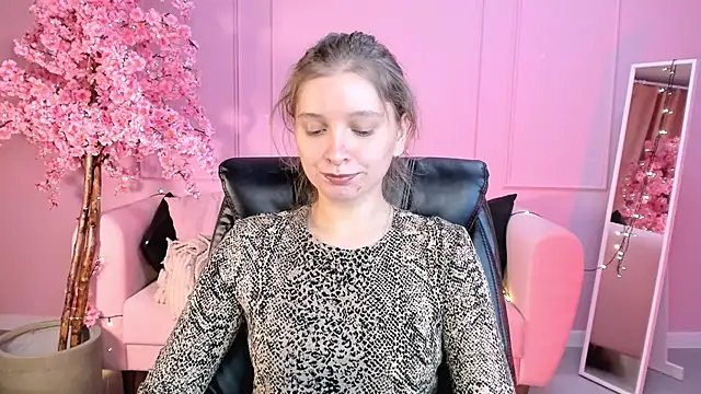Snapshot of MayaSinabon chatting on 8, 1, 2025 MayaSinabon online show from 8, 1, 2025
