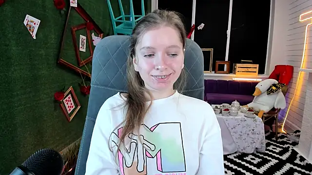 Snapshot of MayaSinabon chatting on 8, 2, 2025 MayaSinabon online show from 8, 2, 2025