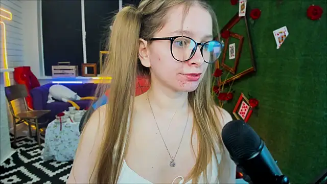 Snapshot of MayaSinabon chatting on 23, 2, 2025 MayaSinabon online show from 23, 2, 2025