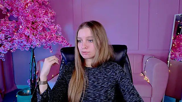 Snapshot of MayaSinabon chatting on 25, 2, 2025 MayaSinabon online show from 25, 2, 2025