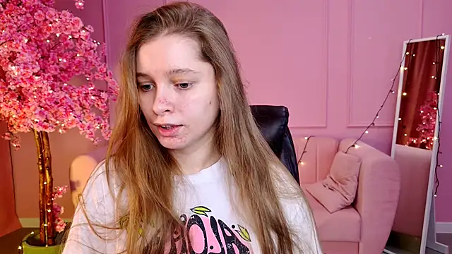 Snapshot of MayaSinabon chatting on 2, 3, 2025 MayaSinabon online show from 2, 3, 2025